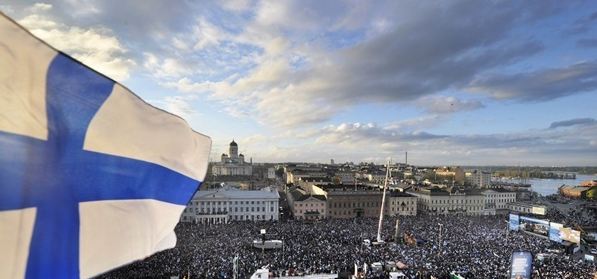 МИД Финляндии обсудит принятие ответных мер после забрасывания кувалдами посольства в Москве